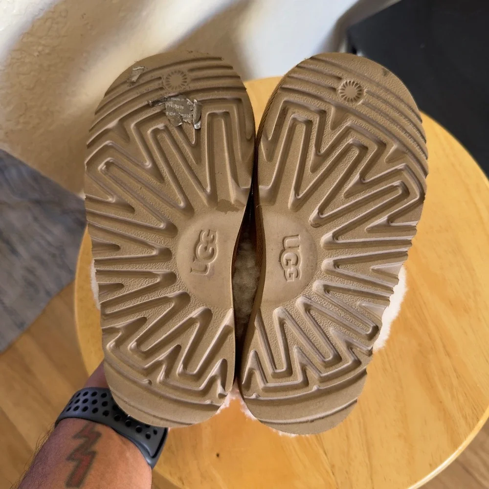 UGG Kids Cozy Suede Slippers - Cream Fur Slip On Shoes - Toddler Size‎ 11
